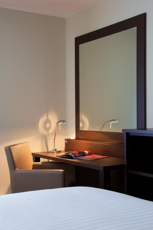 Cambridge Hotel, Bw Signature Collection 4* Bar Hill