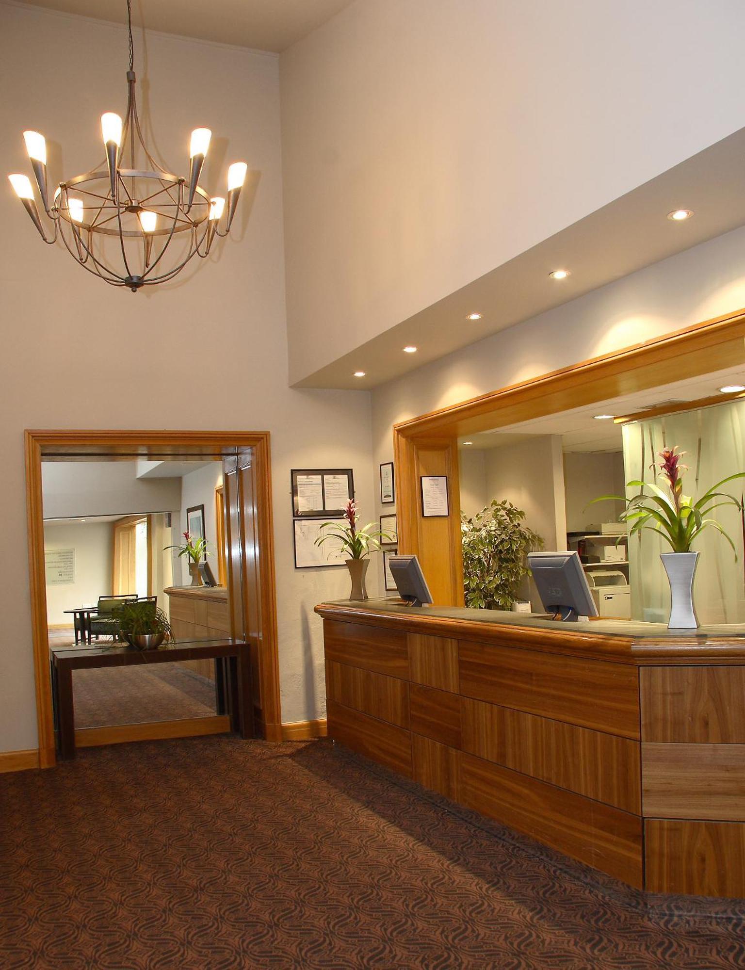 Cambridge Hotel, Bw Signature Collection Hotel 4*