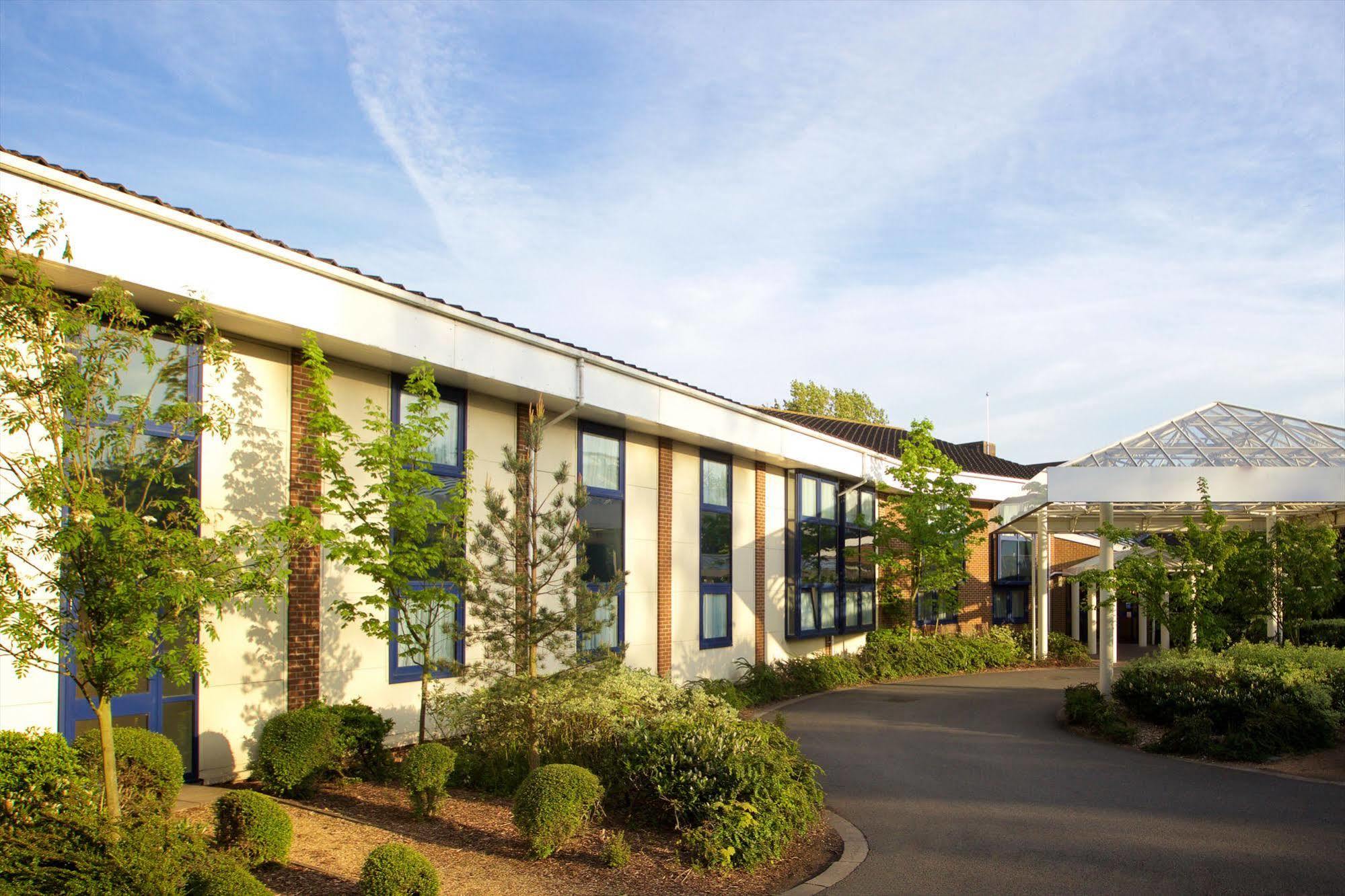 Cambridge Hotel, Bw Signature Collection Hotel 4*