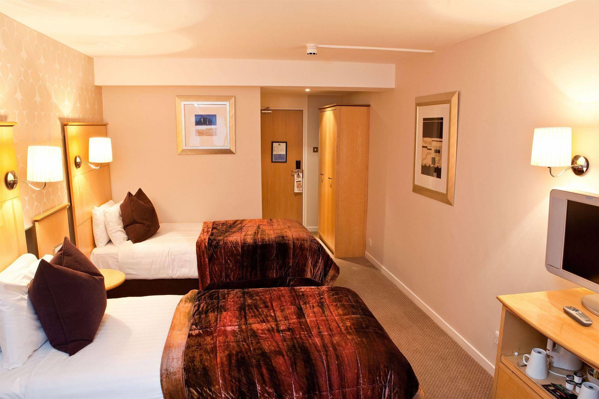 Cambridge Hotel, Bw Signature Collection 4* Bar Hill