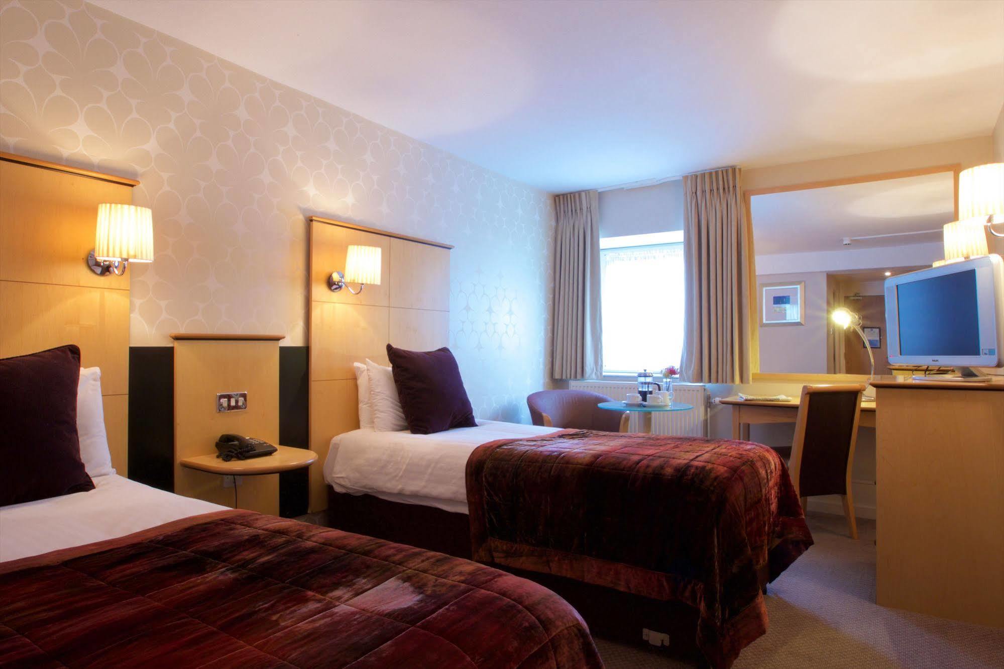 Отель Cambridge Hotel, Bw Signature Collection Bar Hill