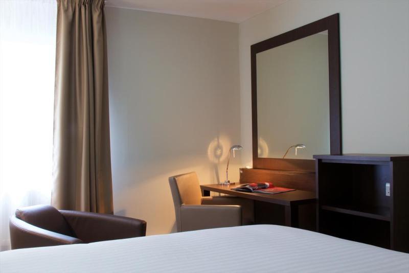 Отель Cambridge Hotel, Bw Signature Collection 4*